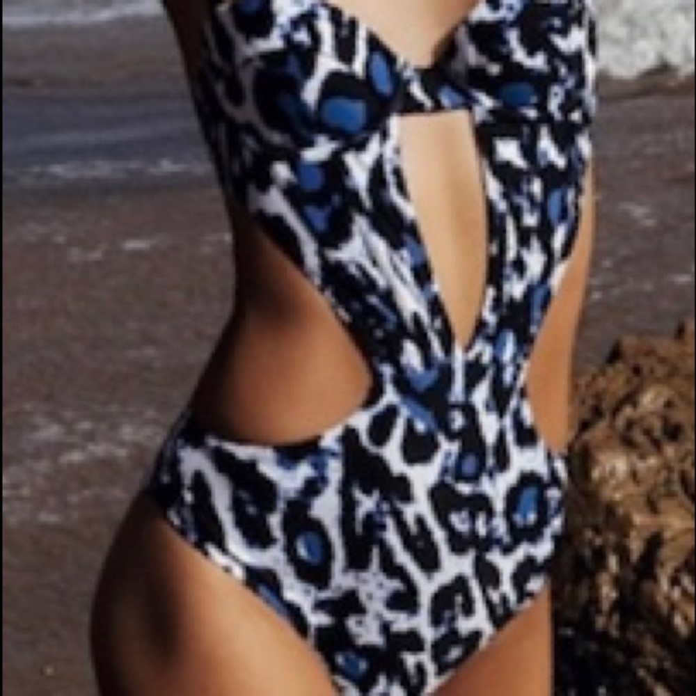 Kendall and Kylie one piece Monokini